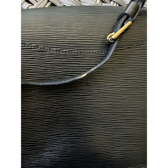 Louis Vuitton Epi St. Cloud GM Crossbody 🖤☁️ - Picture 8 of 15